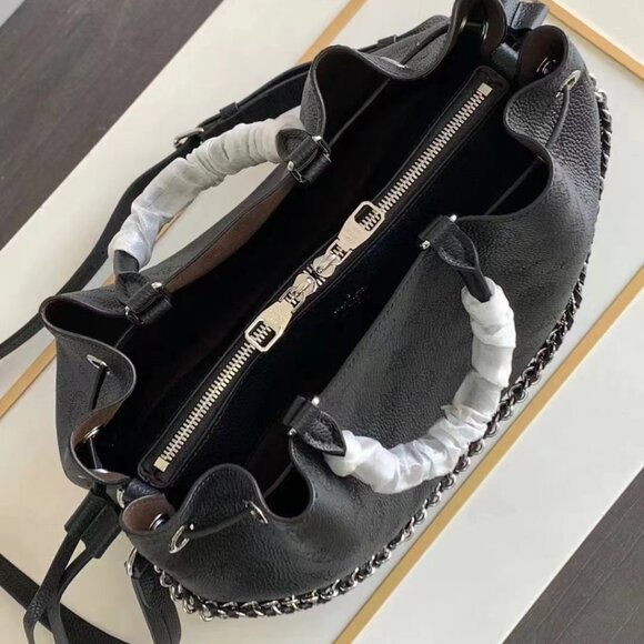 🍀Louis Vuitton Women's Classic  Black BELLA Tote Bag - Picture 6 of 9